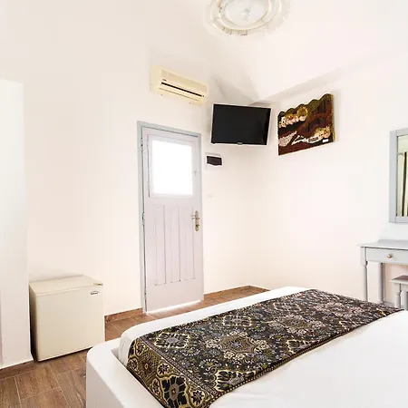 Iliovasilema Santorini Hotel 3*