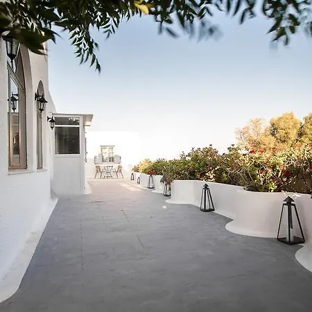 Iliovasilema Santorini 3*