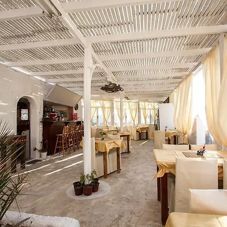 Iliovasilema Santorini Hotel 3*