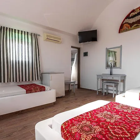 Iliovasilema Santorini Hotel 3*