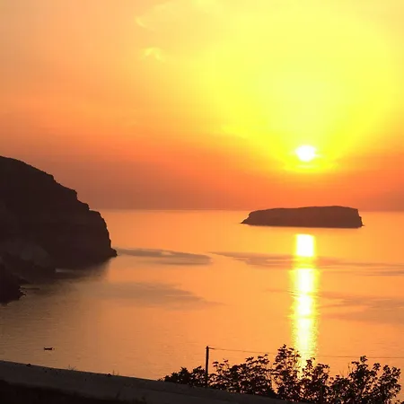 Iliovasilema Santorini 3* Akrotírion